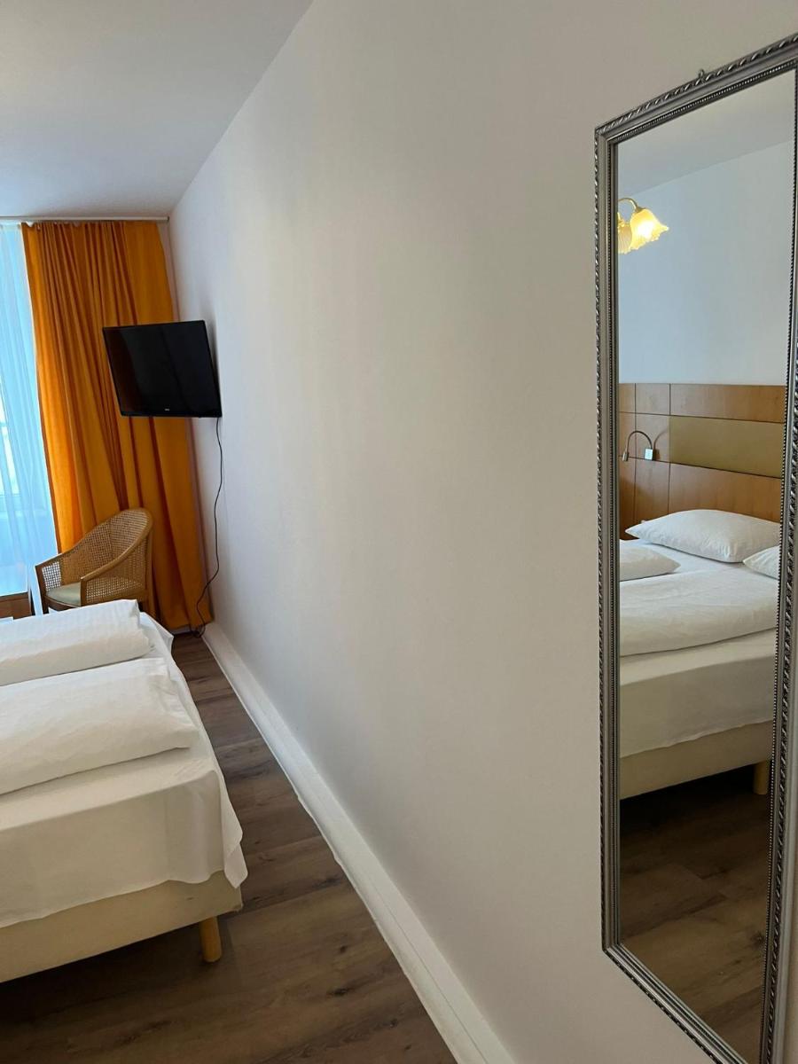 City Hotel Post 22 - Housity