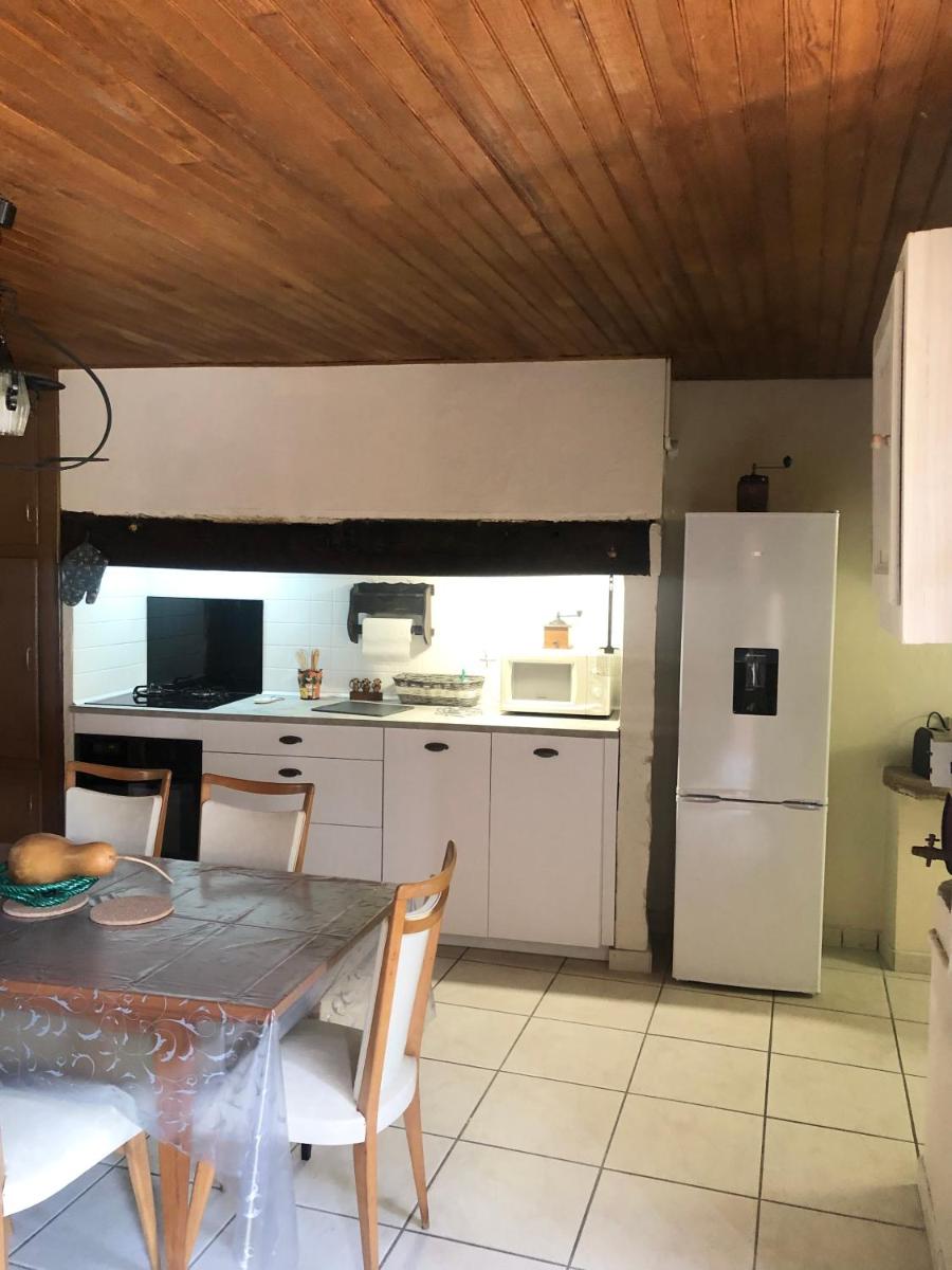 Le pigeonnier maison de caractère logement 4 personnes La maisonnette rénovée logement 2 personnes - Housity