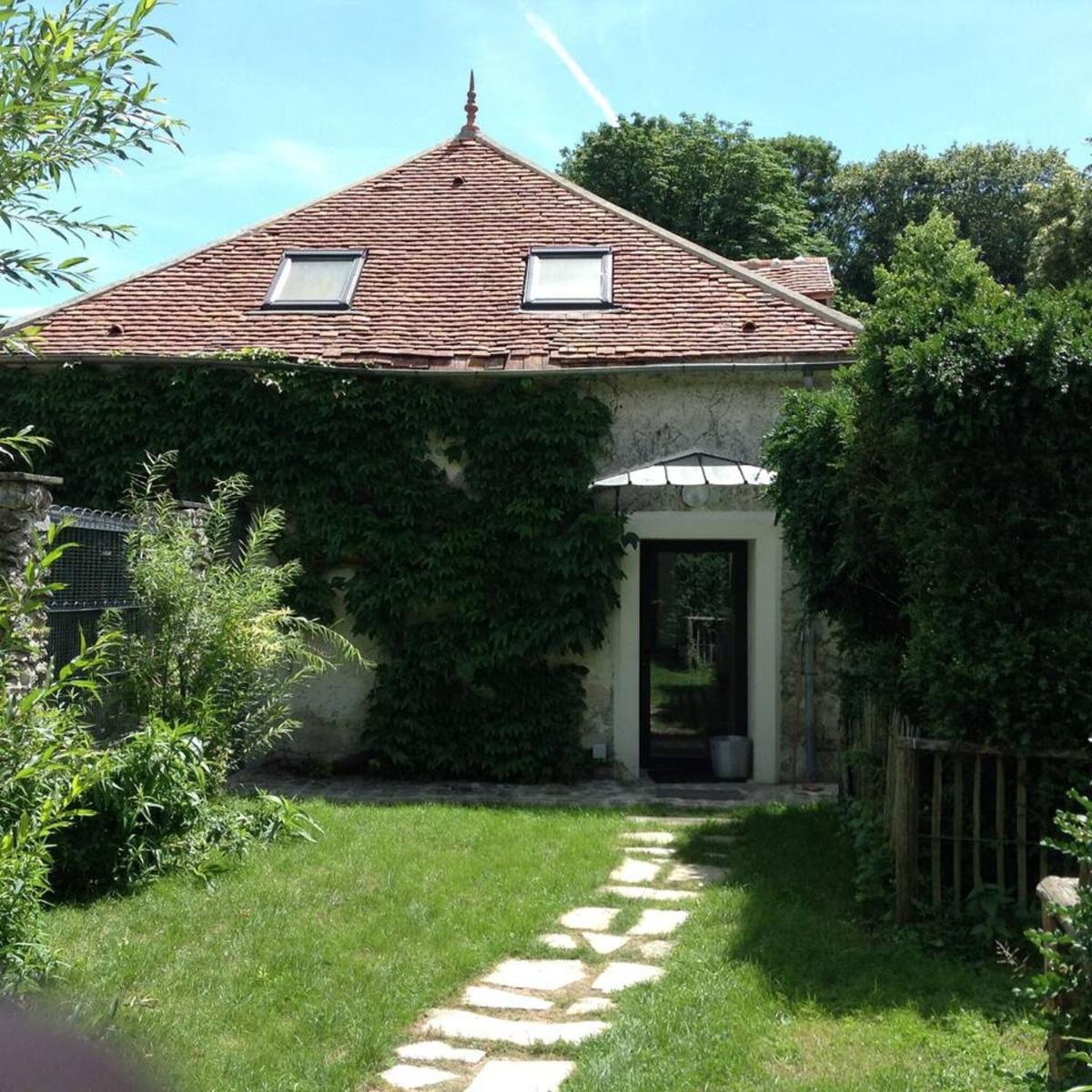 Location charmante à Essômes-sur-Marne avec terrasse et cheminéea - Housity