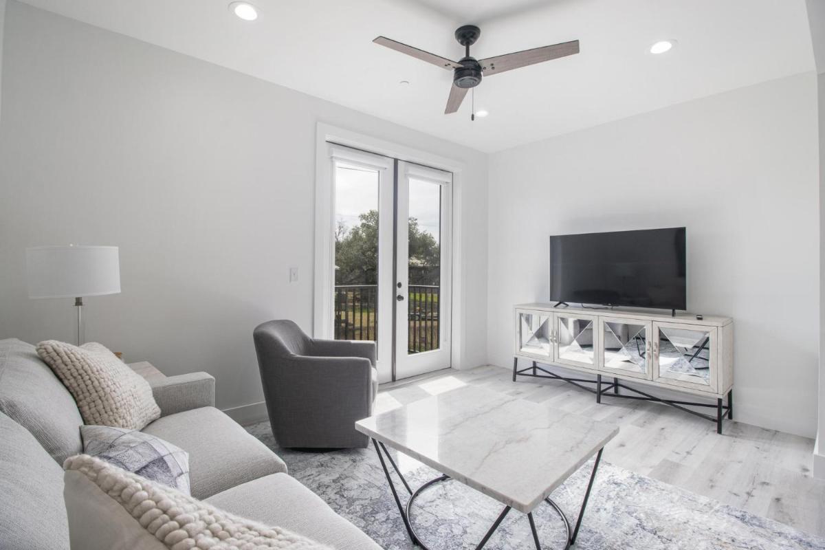 Handsboro Pointe Condo & Suites - Housity