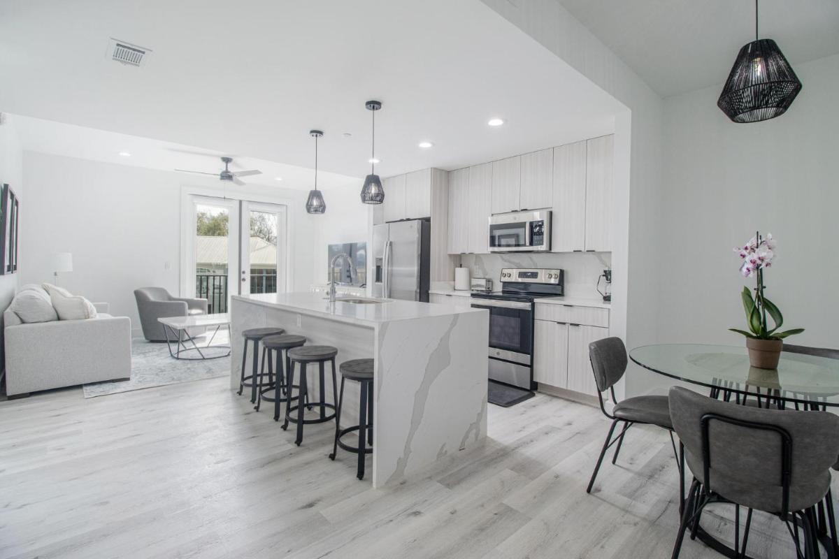 Handsboro Pointe Condo & Suites - Housity