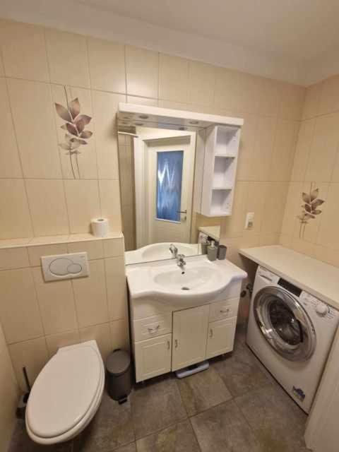 Studio Bizjak - Housity