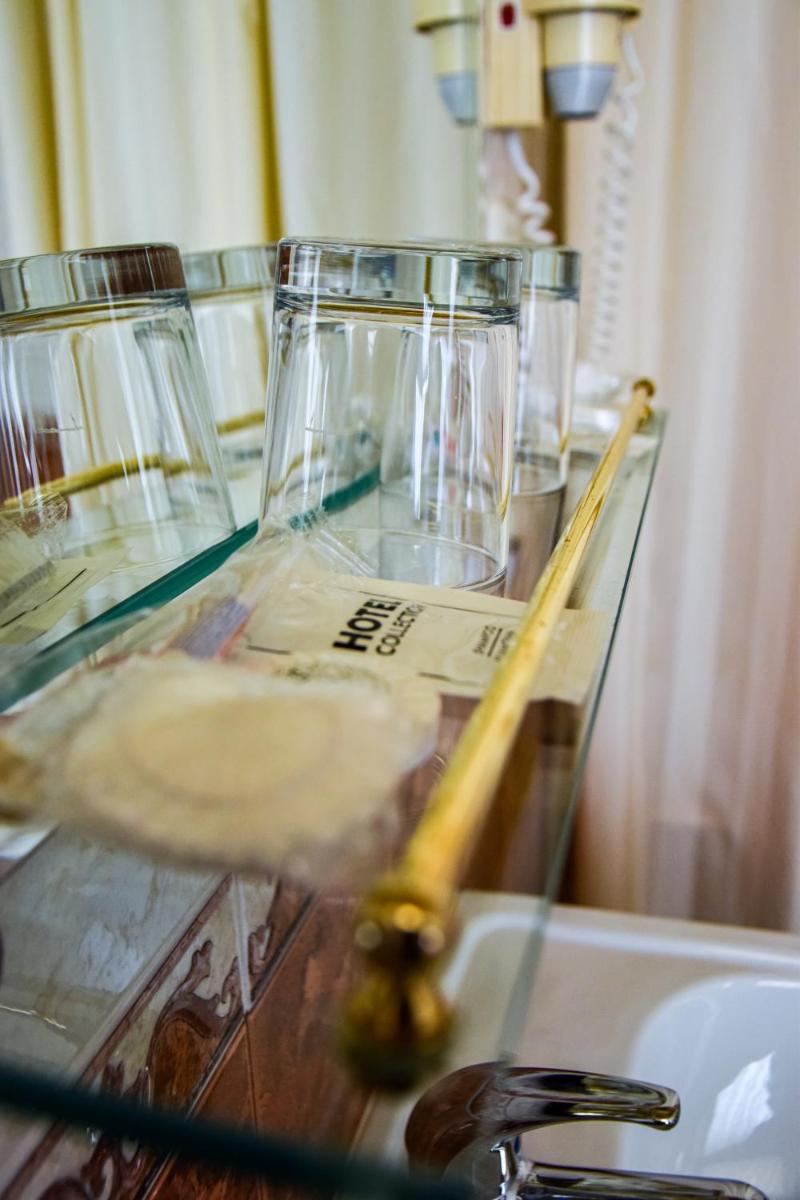 Dnipro Hotel - Housity