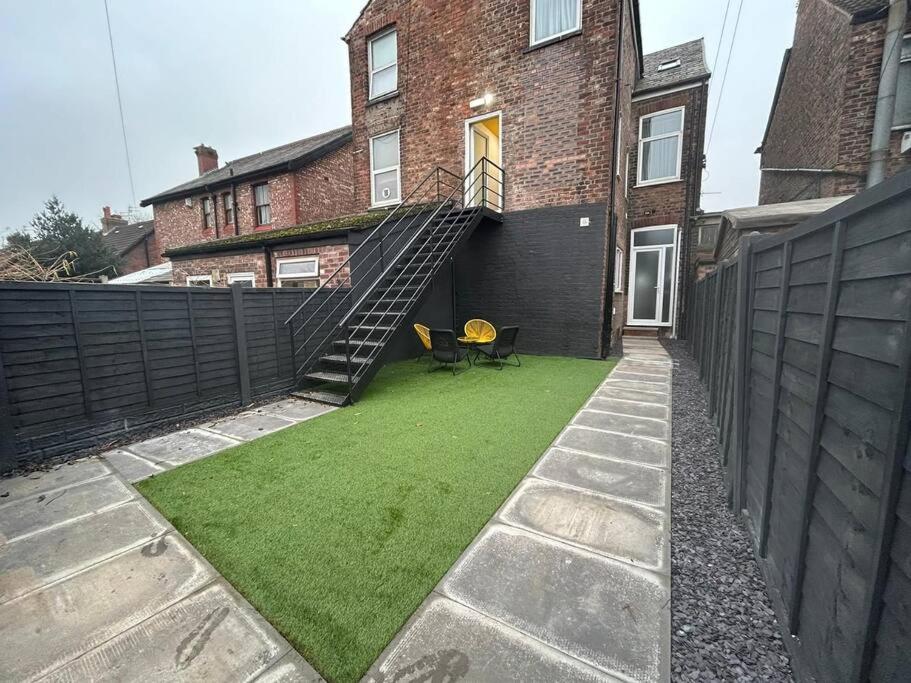 Super Stylish Apartment in Urmston Flat 3 - Housity
