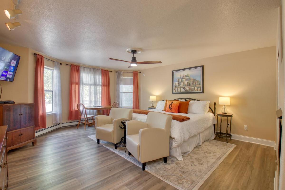 Castle Creek Manor - Housity