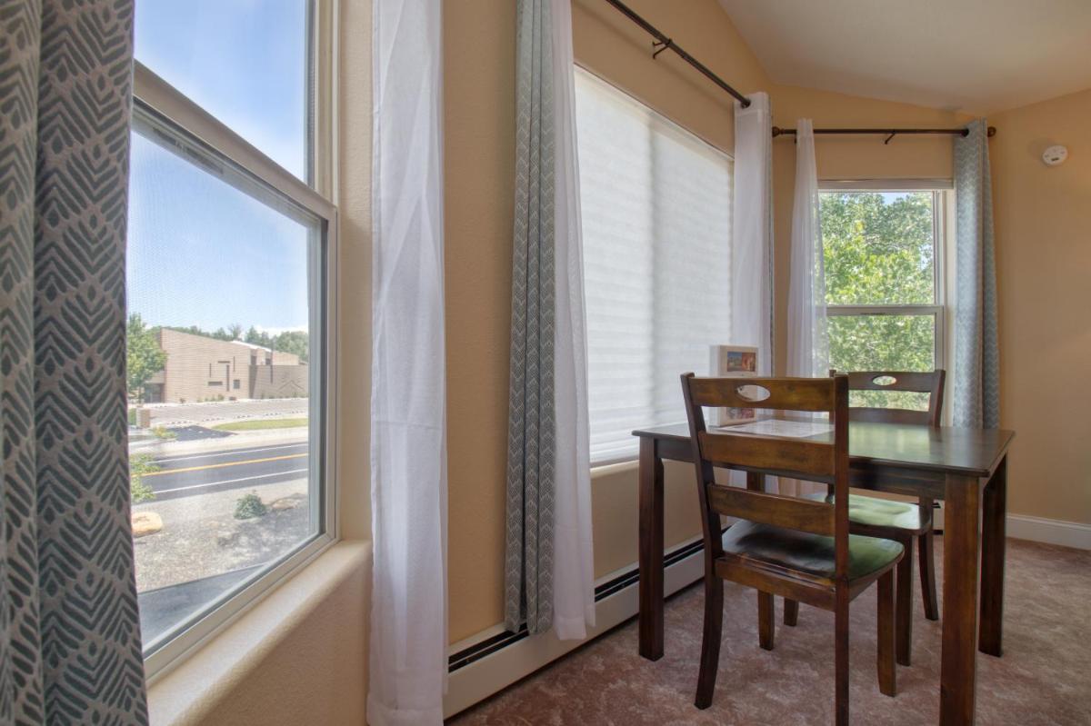 Castle Creek Manor - Housity