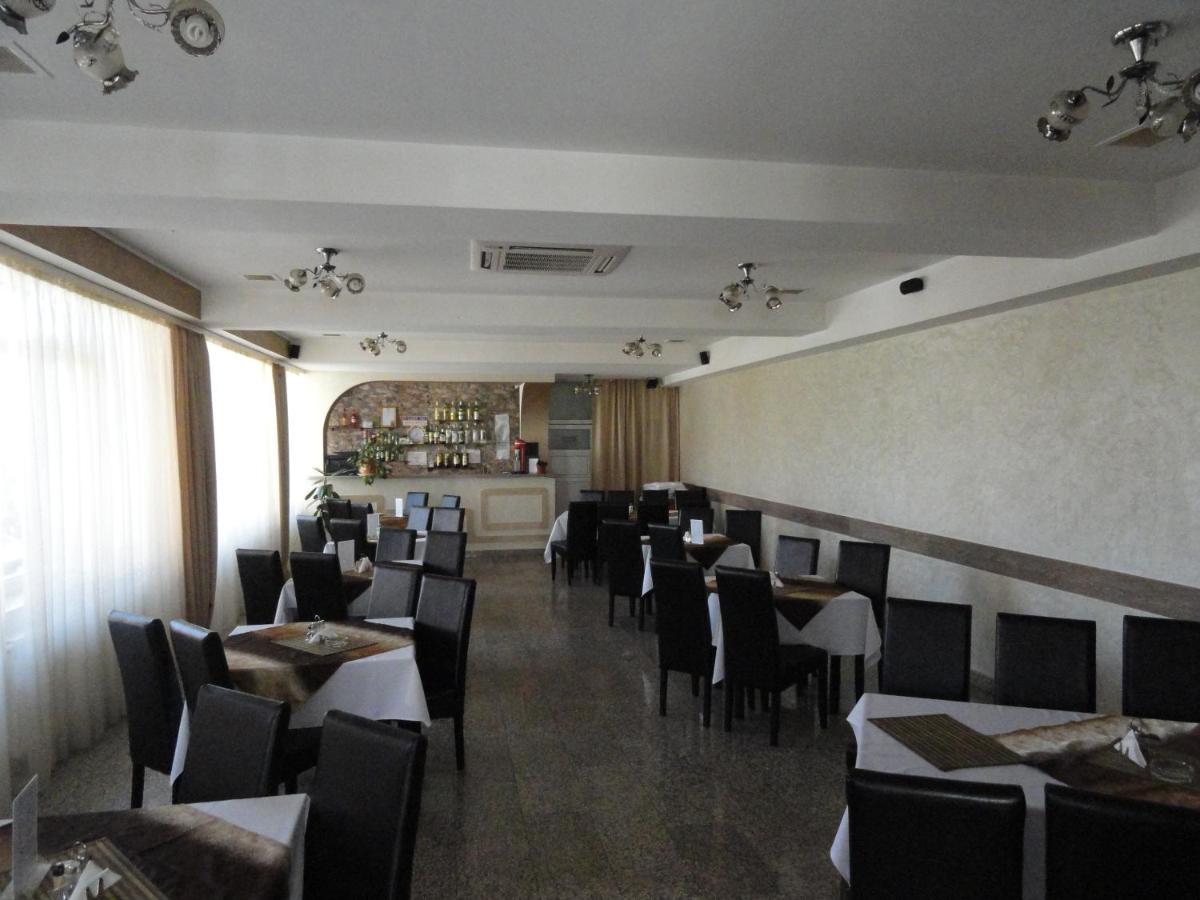 Pensiune Restaurant Avangarde - Housity