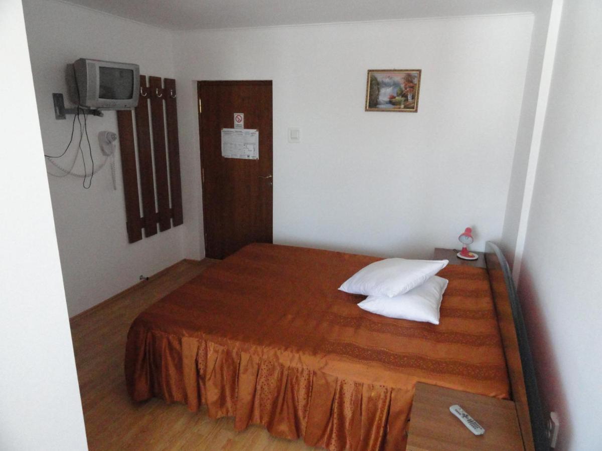 Pensiune Restaurant Avangarde - Housity
