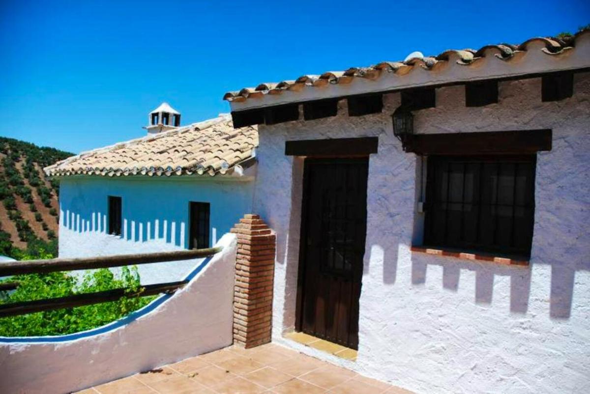 Family home with shared pool in Montefrío + 160 m² - Housity