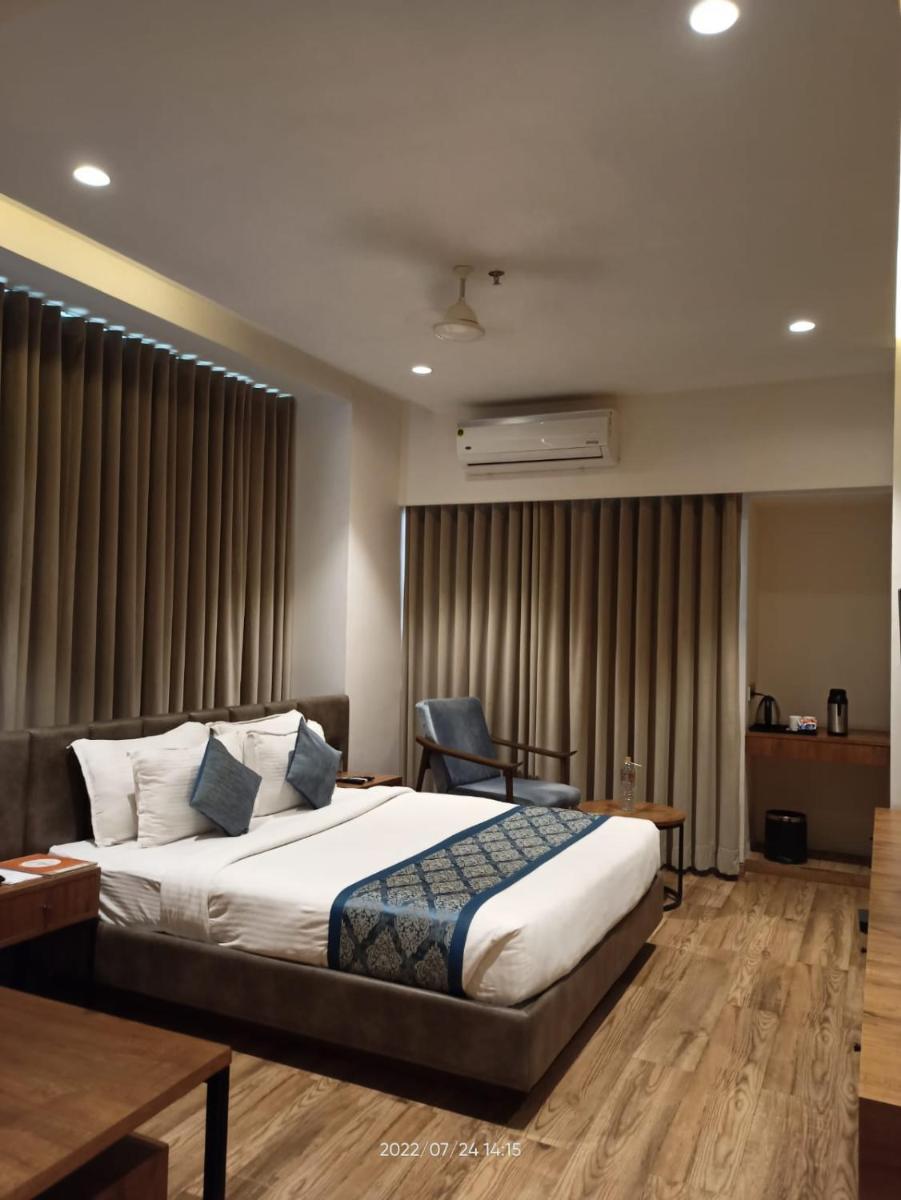 Pinnacle Grand Hotel - Housity