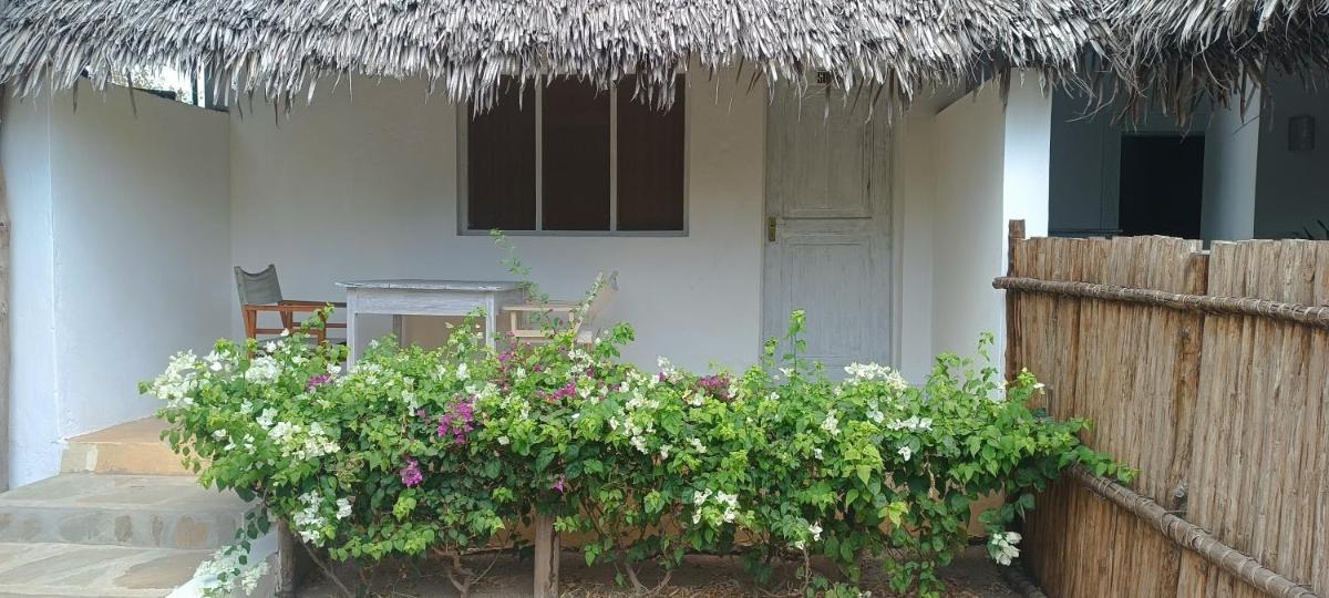 Pole Pole Beach House - Housity