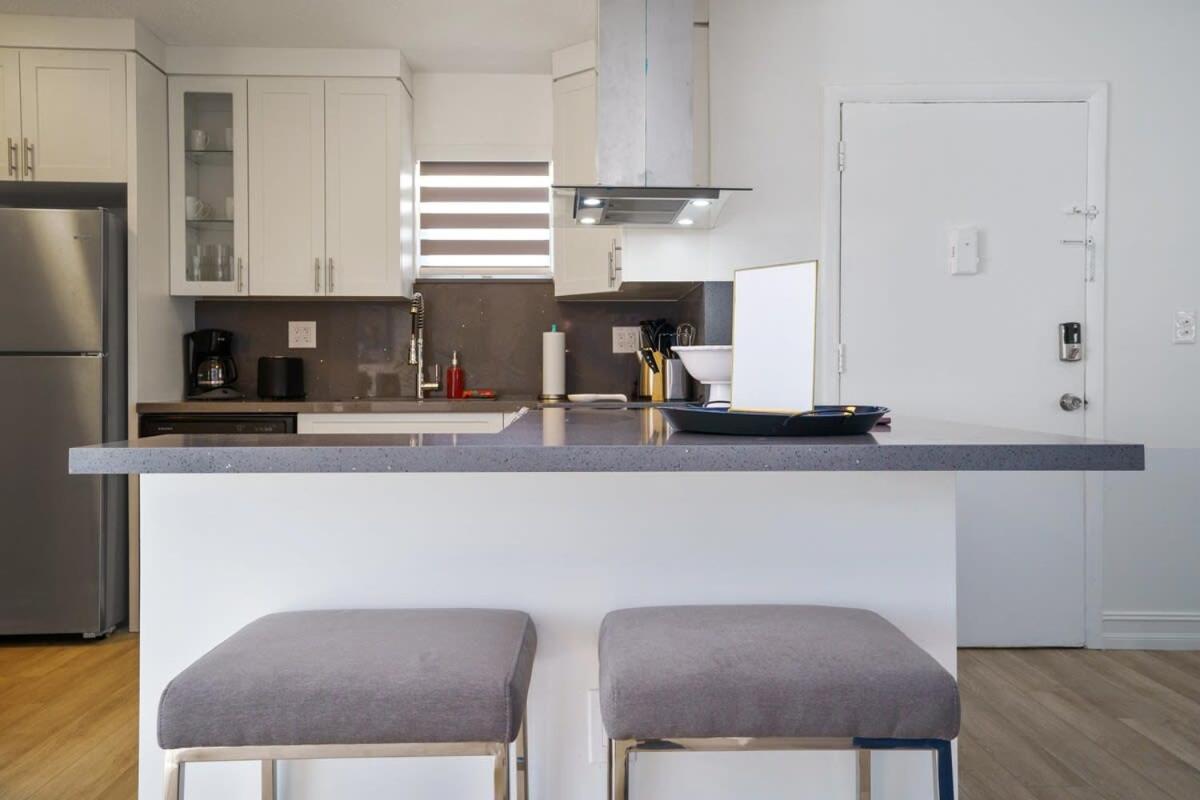 Blue Door Duplex Renovated Parking and Designed - Housity
