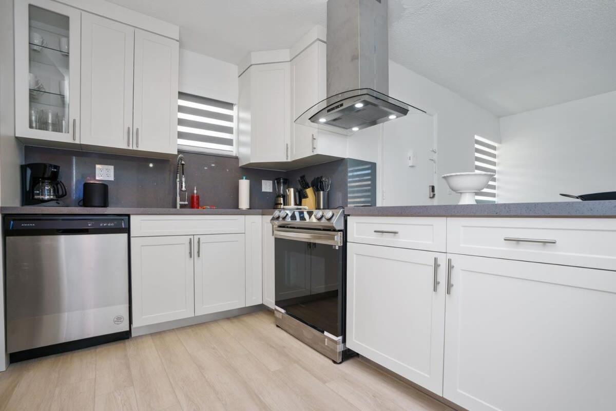 Blue Door Duplex Renovated Parking and Designed - Housity
