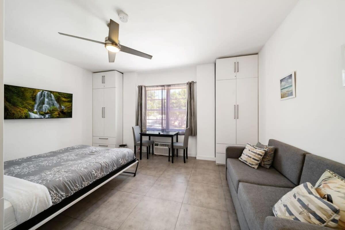 Beach Bae -Deco Studio Steps from the Ocean - Housity