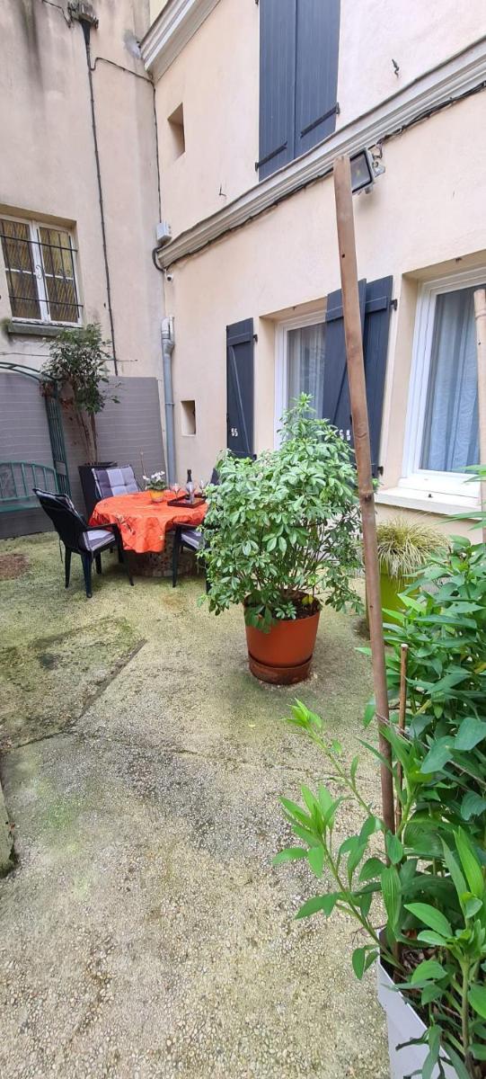 Chambre privée avec petit déjeuner dans maison de ville - Saint mandé- Paris - Housity
