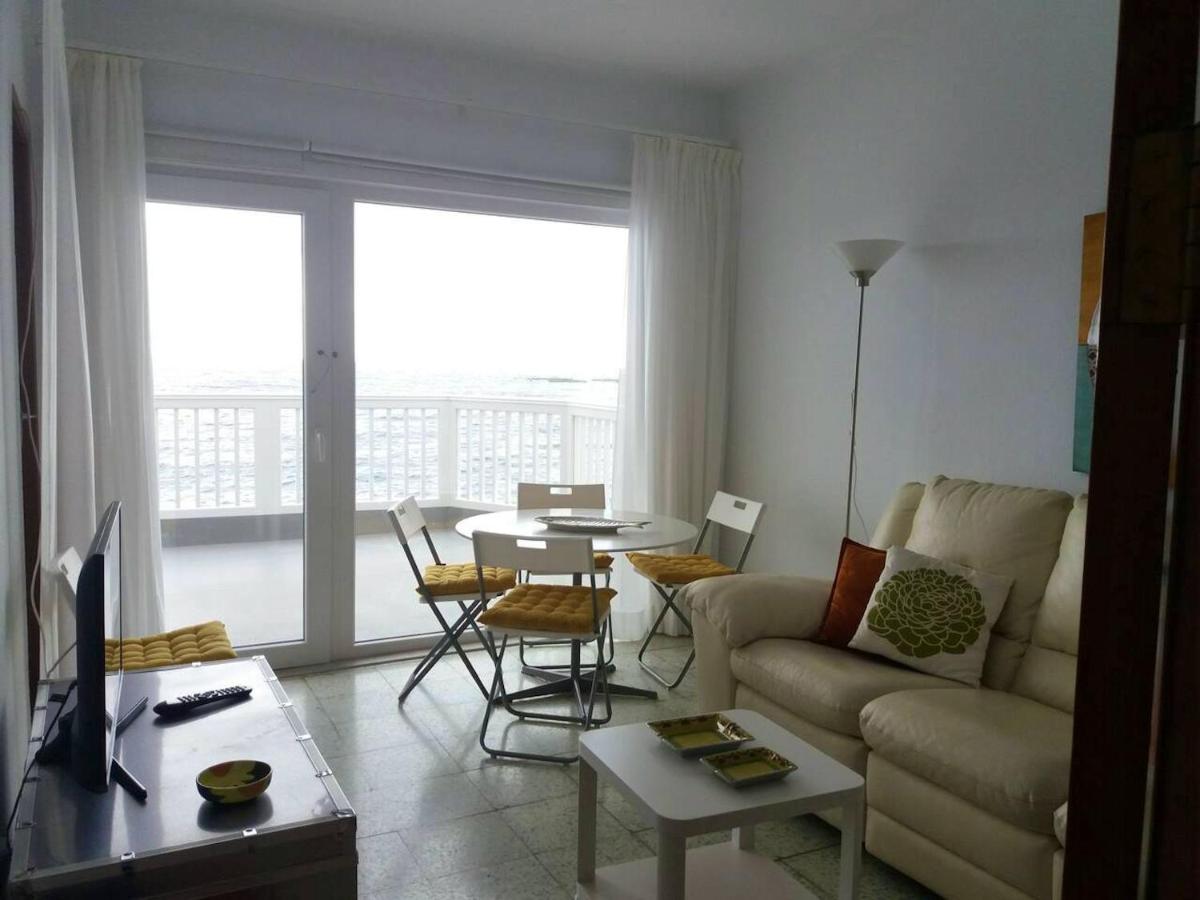 Spacious house in Telde with modern comfort - Housity