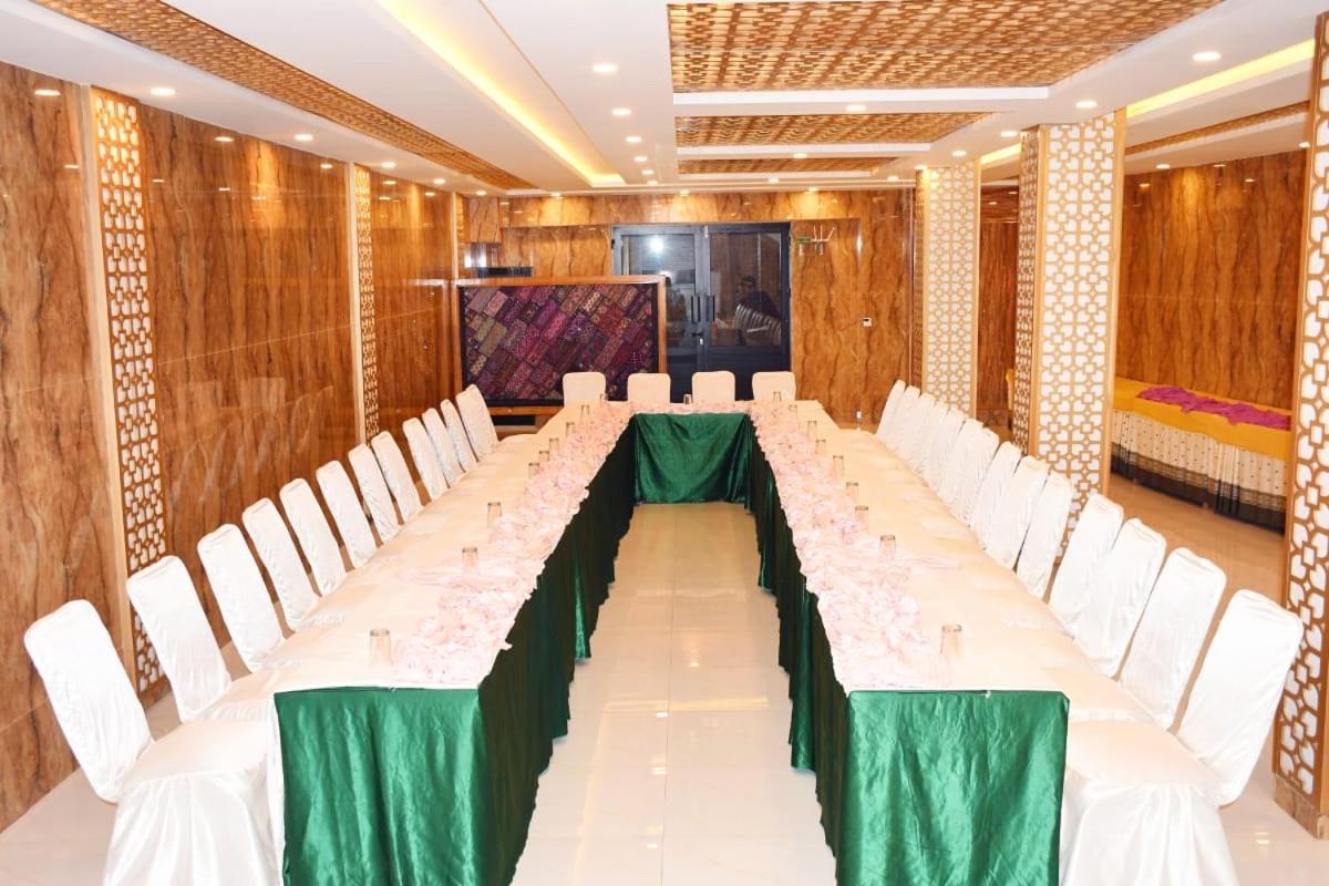 Suitetrails - Swat Continental Hotel