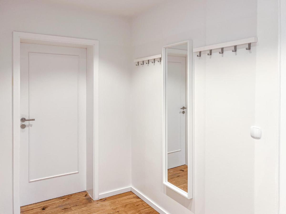 T&K Apartments - 5 Zimmer Einfamilienhaus 15min to Messe Fair DUS - Willich - Housity
