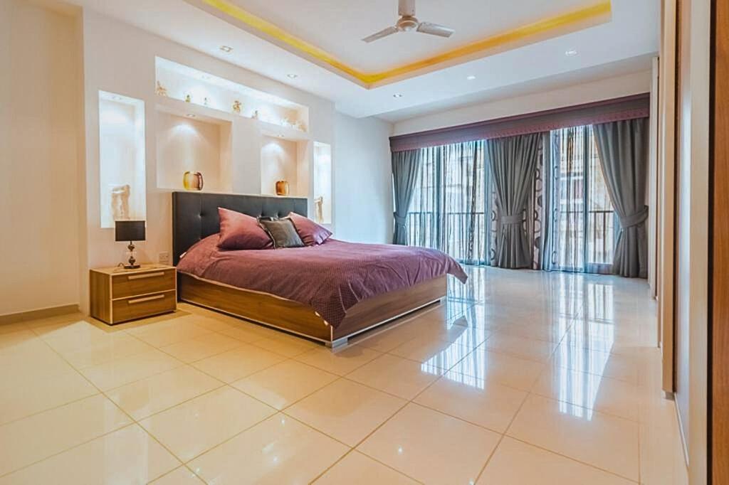 2 Bedroom Seafront Duplex Penthouse in the heart of Spinola Bay - Housity