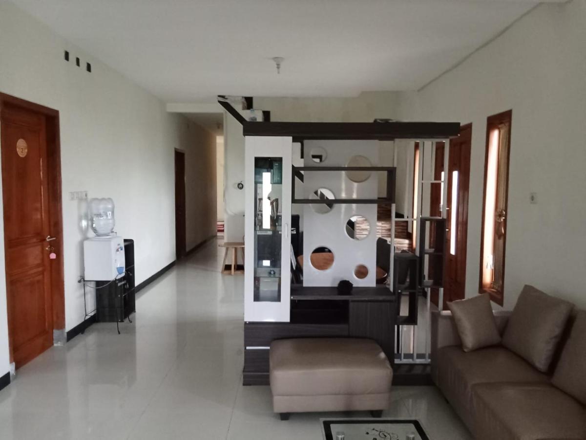 AAA, Astungkara, Amazing Bromo Villa, Managed by Triple A Tour, Additional Bromo Jeep Tour and Airport Shuttle - Housity