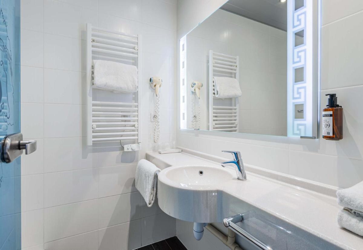 B&B HOTEL Colmar Liberté 4 étoiles - Housity