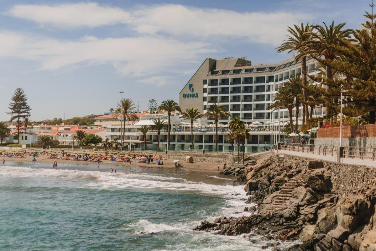 una vista del hotel desde la playa en Don Gregory by Dunas - Adults Only, en San Agustín