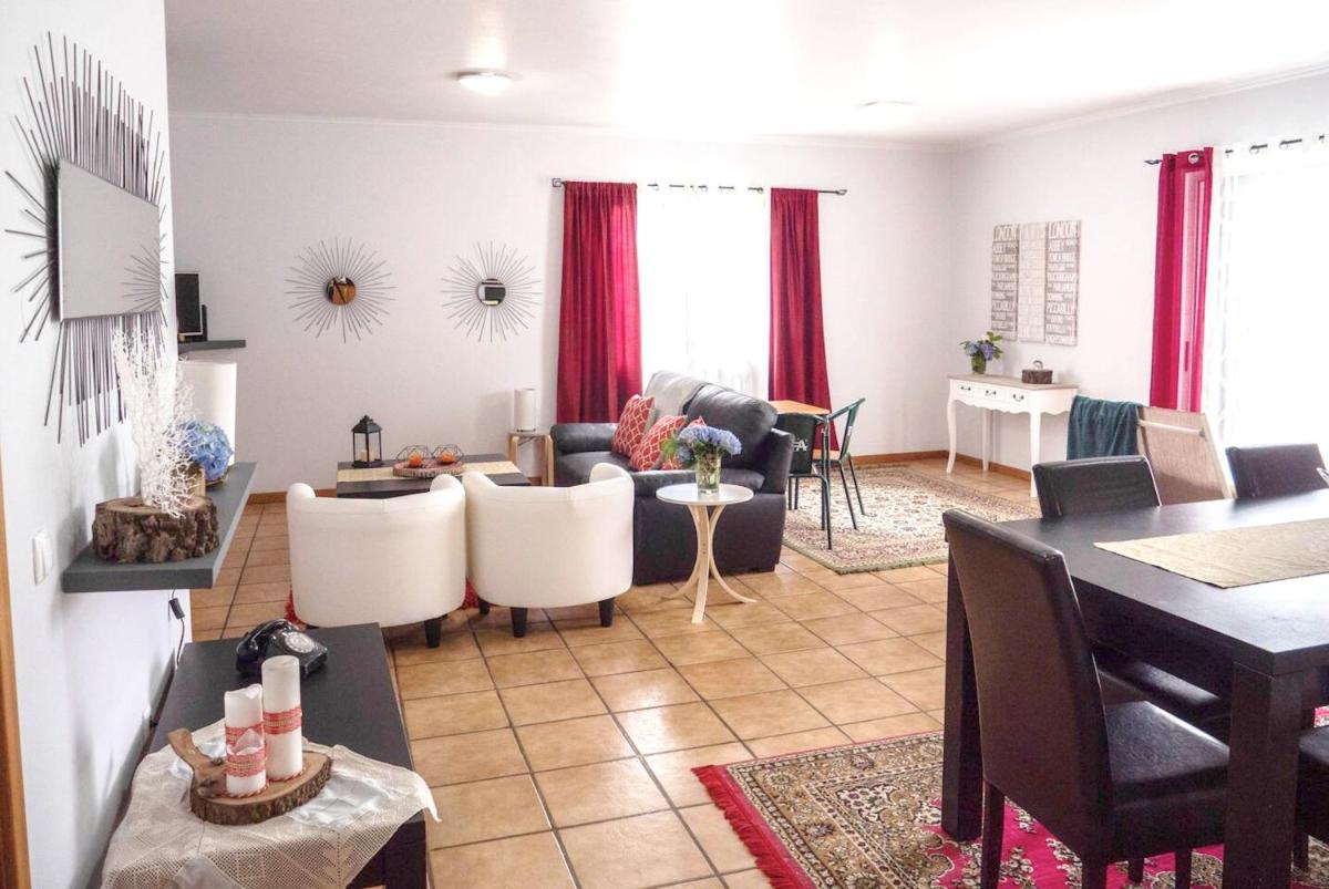 Spacious House in Santana with Terrace and Parking Included - Housity