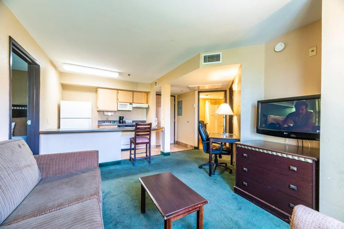 Chandler 1 bd 1 b Classic unrenovated apartment - Housity