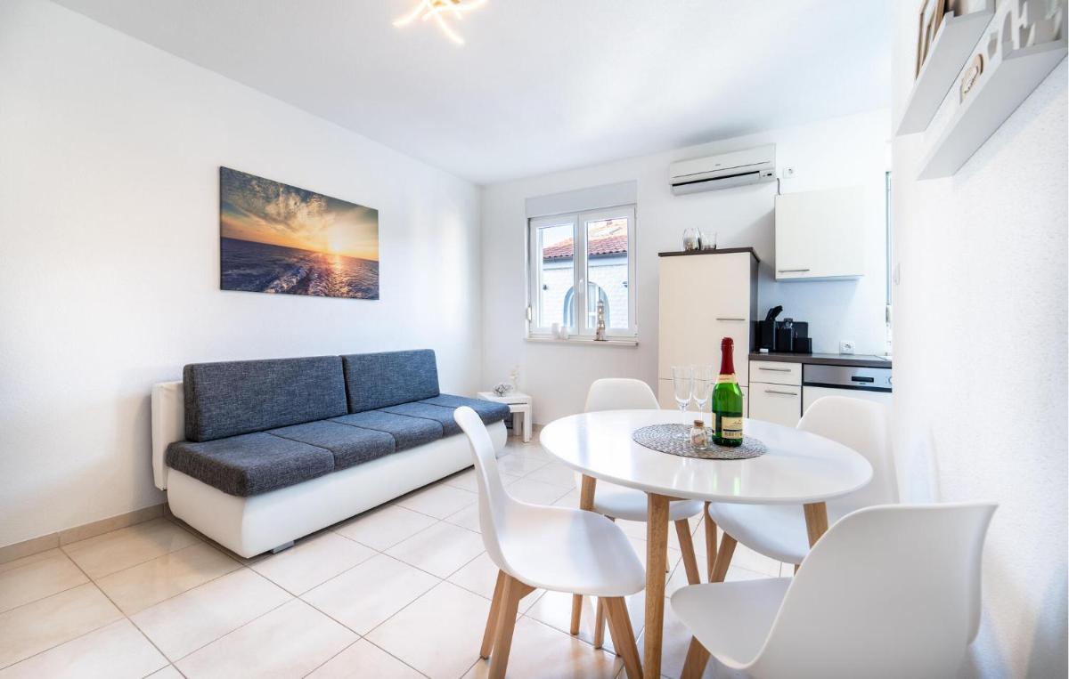 Cozy Apartment In Biograd Na Moru With Wifi - Housity