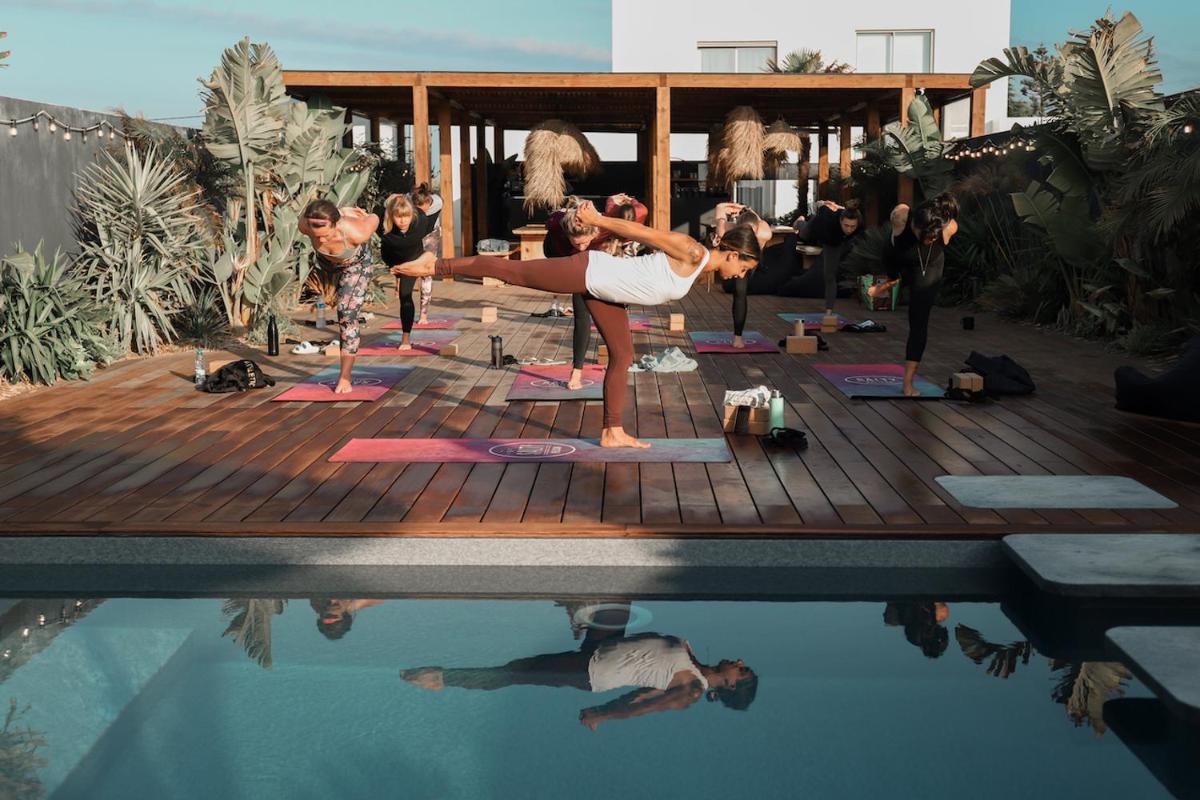 A piscina em ou perto de The Salty Pelican Yoga & Surf Retreat