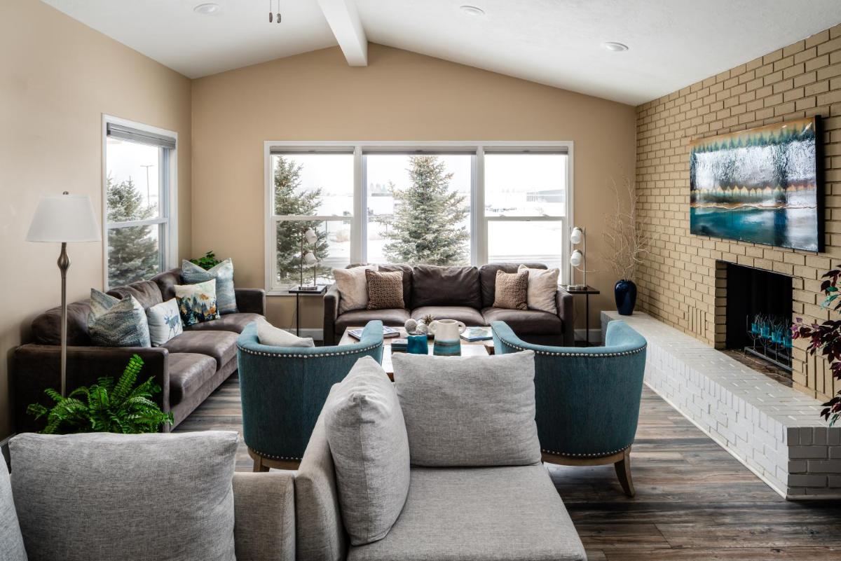 Gallatin Gateway Getaway - Housity