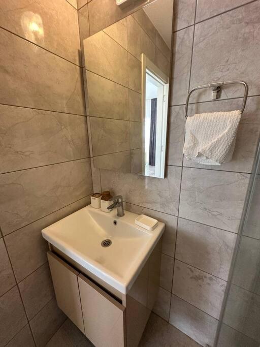 1+1 Melis Alsancak - Housity