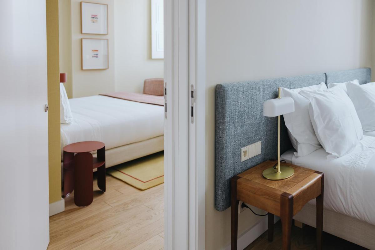 Uma cama ou camas num quarto em NINE DOTS Azorean Art Boutique Hotel
