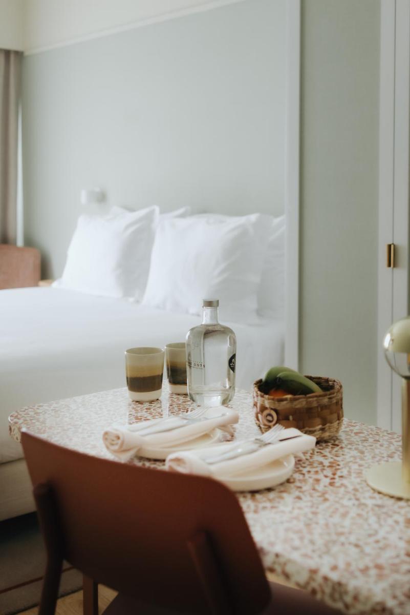 Uma cama ou camas num quarto em NINE DOTS Azorean Art Boutique Hotel