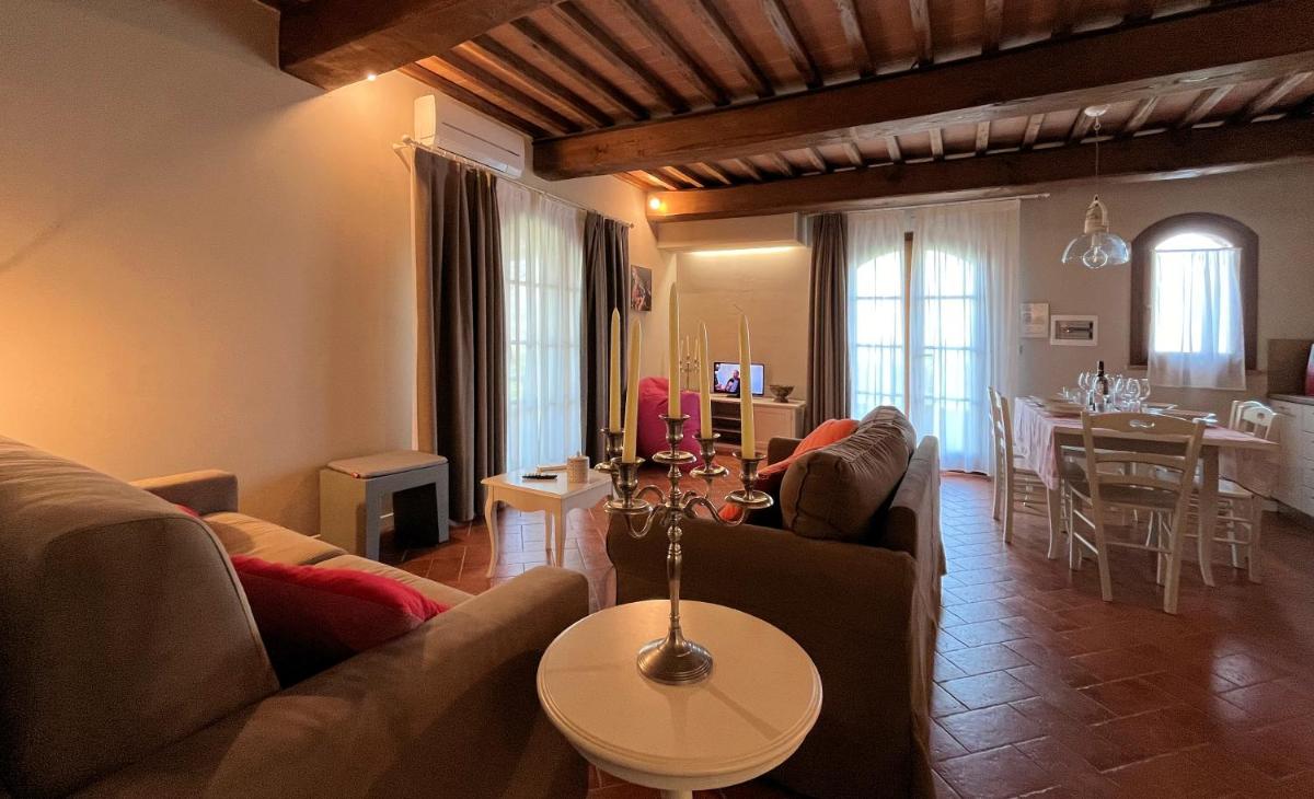 Borgo del Silenzio - Apartments with pool in Lajatico - Housity