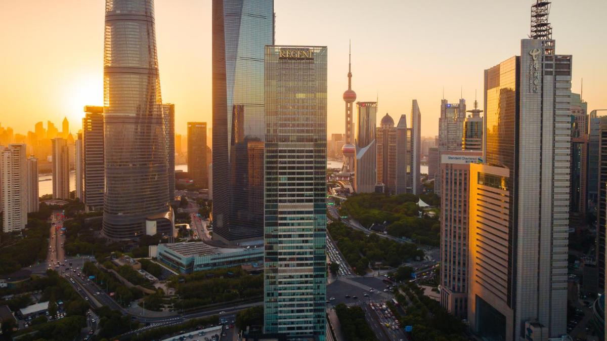 Regent Shanghai Pudong - Complimentary first round minibar per stay - including a bottle of wine - Housity