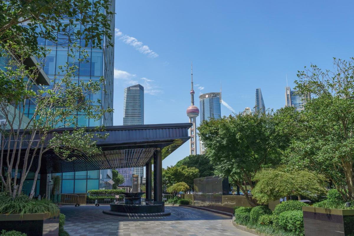 Regent Shanghai Pudong - Complimentary first round minibar per stay - including a bottle of wine - Housity