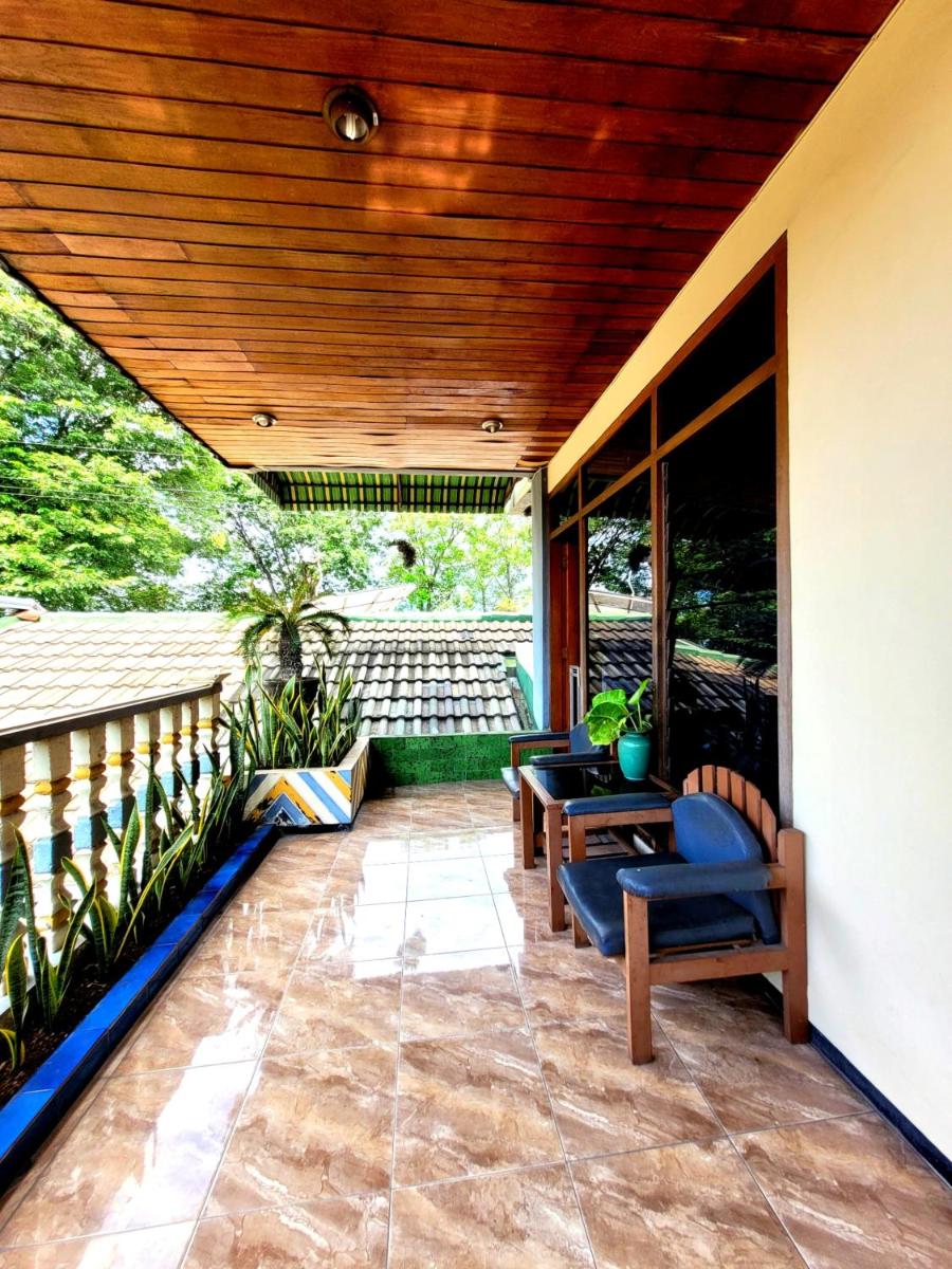 Hotel Dirgahayu Ponorogo - Housity