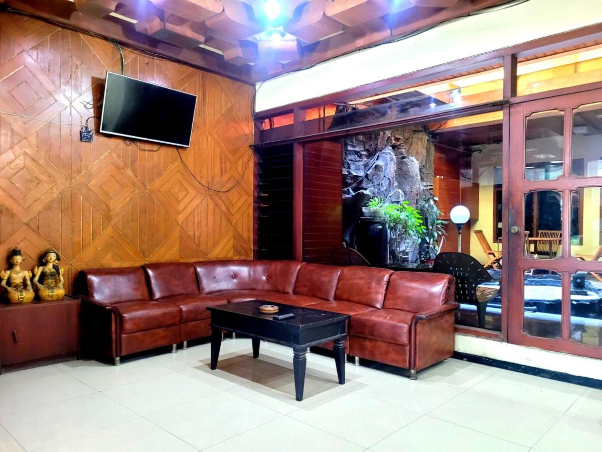 Hotel Dirgahayu Ponorogo - Housity