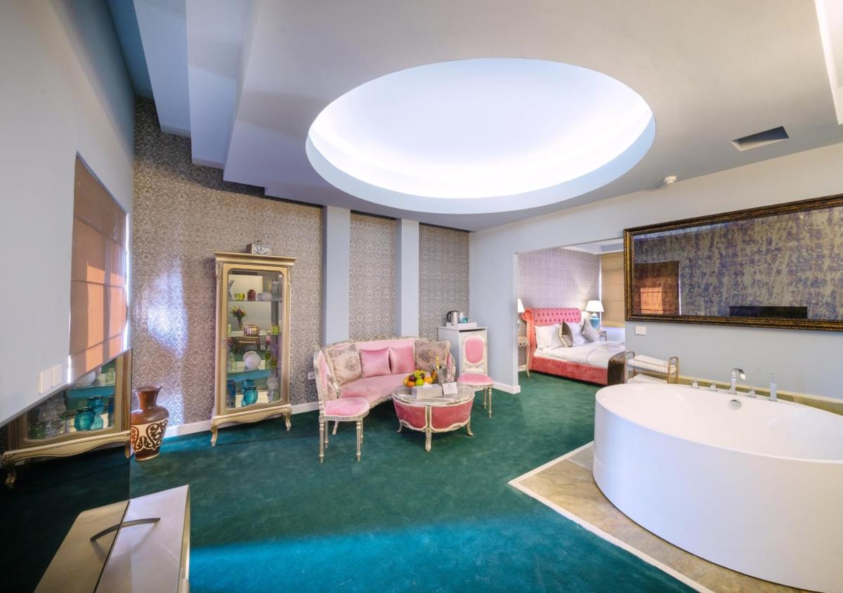 Phoenicia Comfort Hotel - Housity