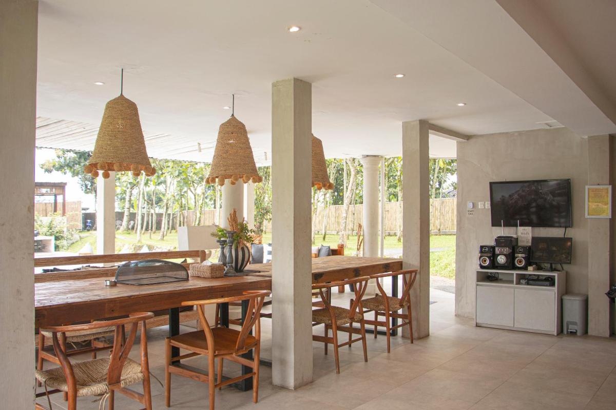 Suitetrails - Villa Holy By The Villas 100