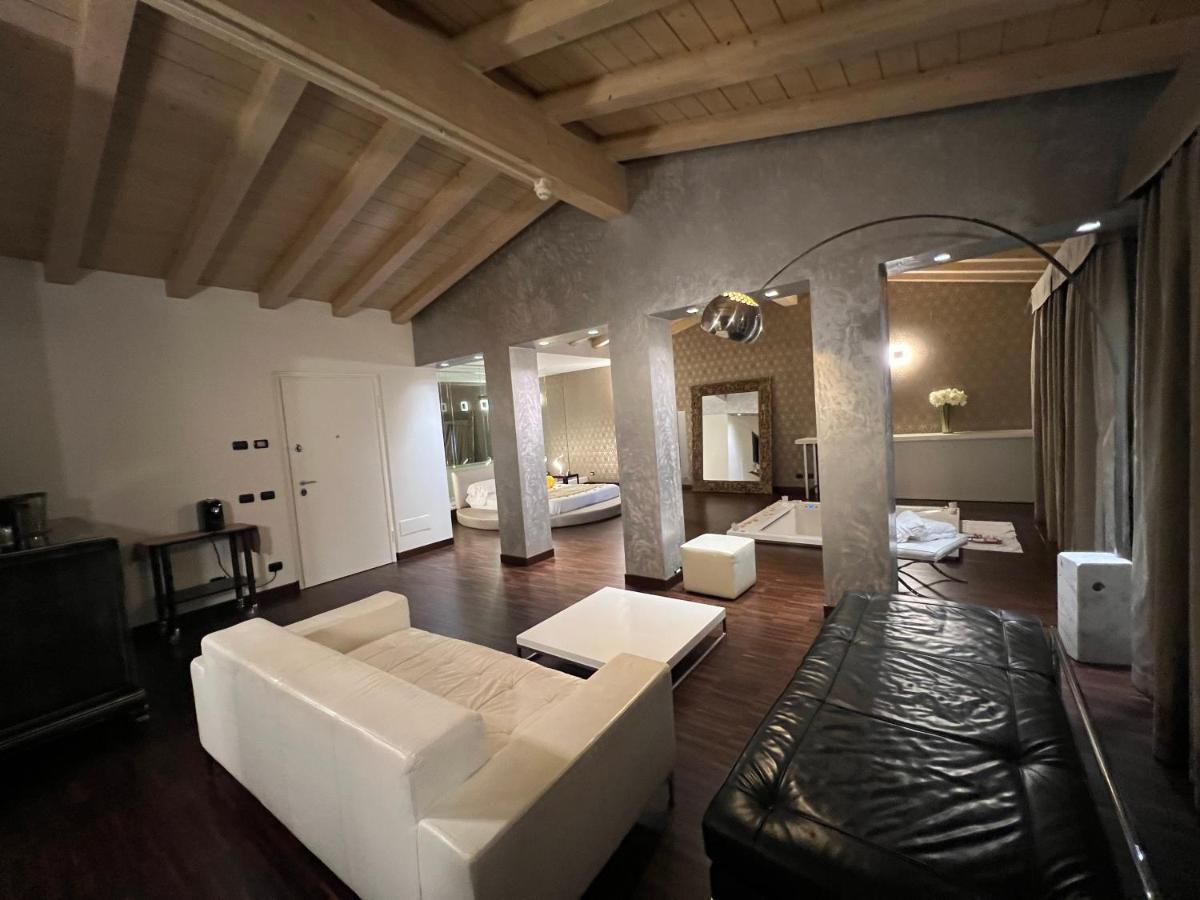 OneMhotel - Housity