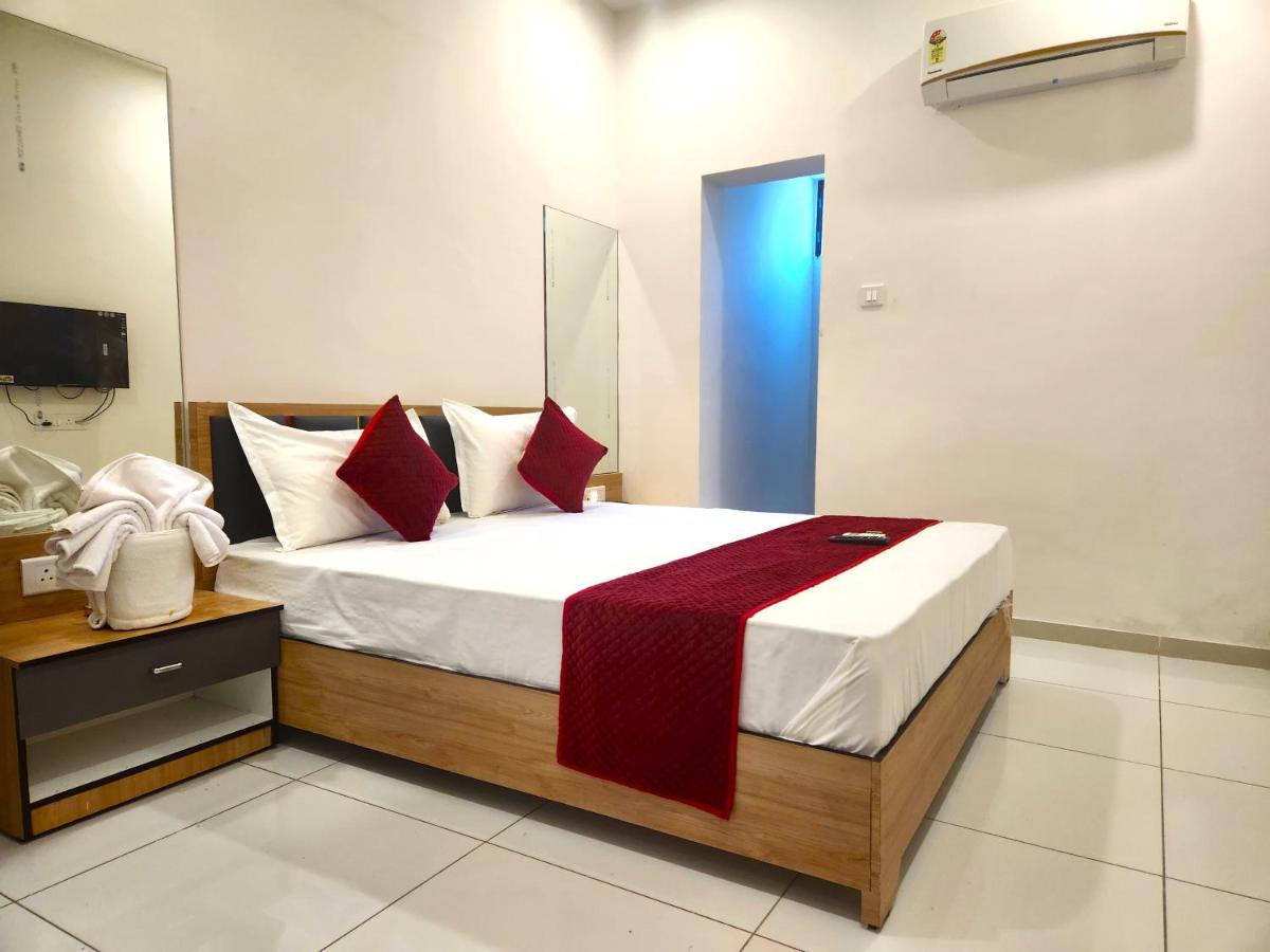Hotel Near Me - Housity