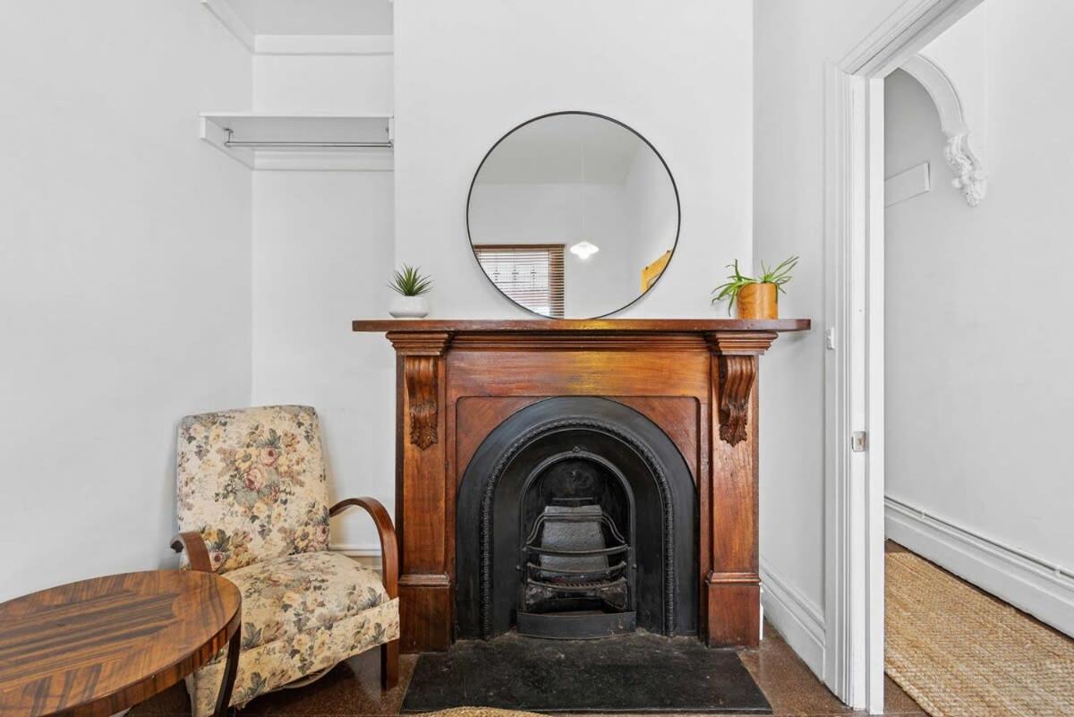 Charming 2-Bed Town House Near Market - Housity