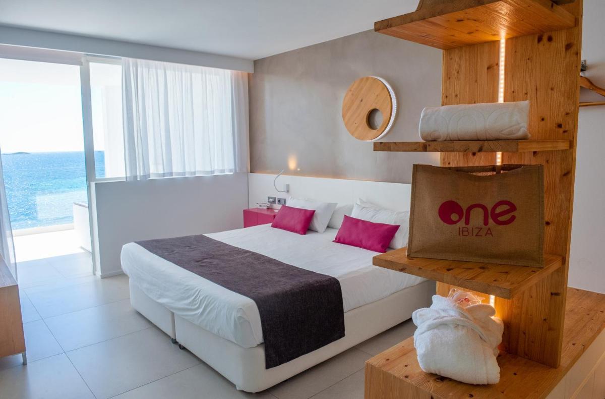 Cama o camas de una habitación en One Ibiza Suites