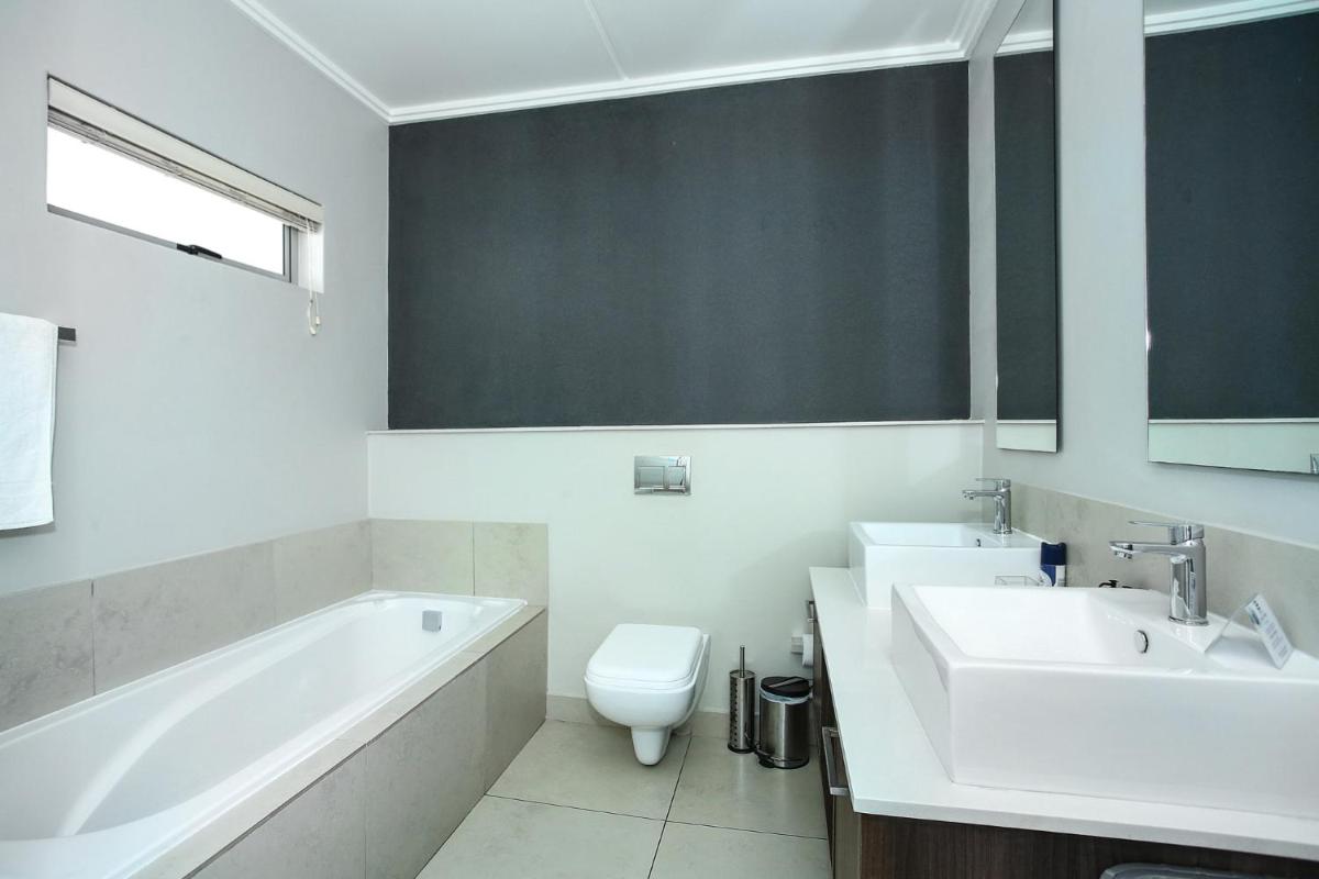 Epic Lifestyle Apartment Sandton - Housity