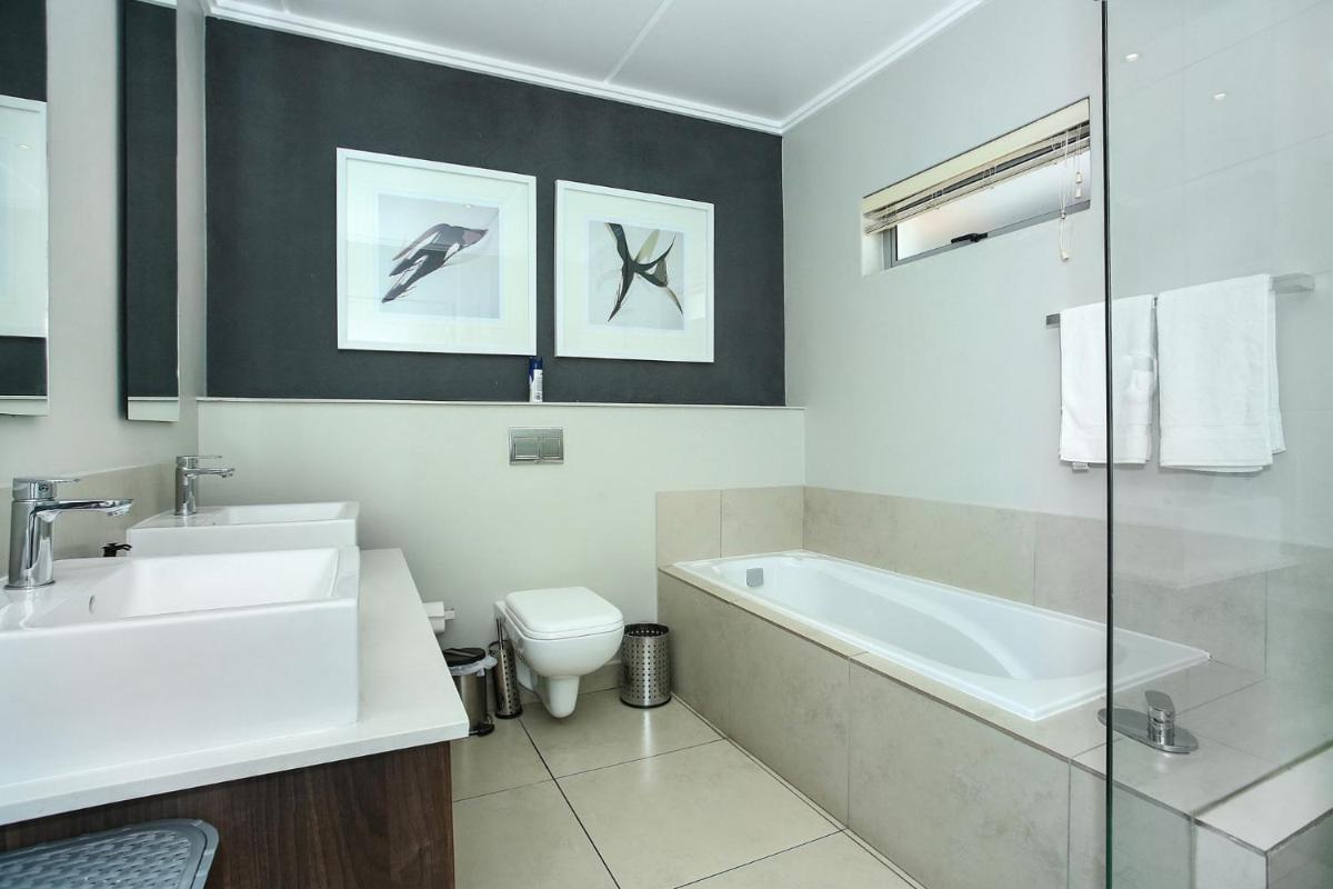 Epic Lifestyle Apartment Sandton - Housity