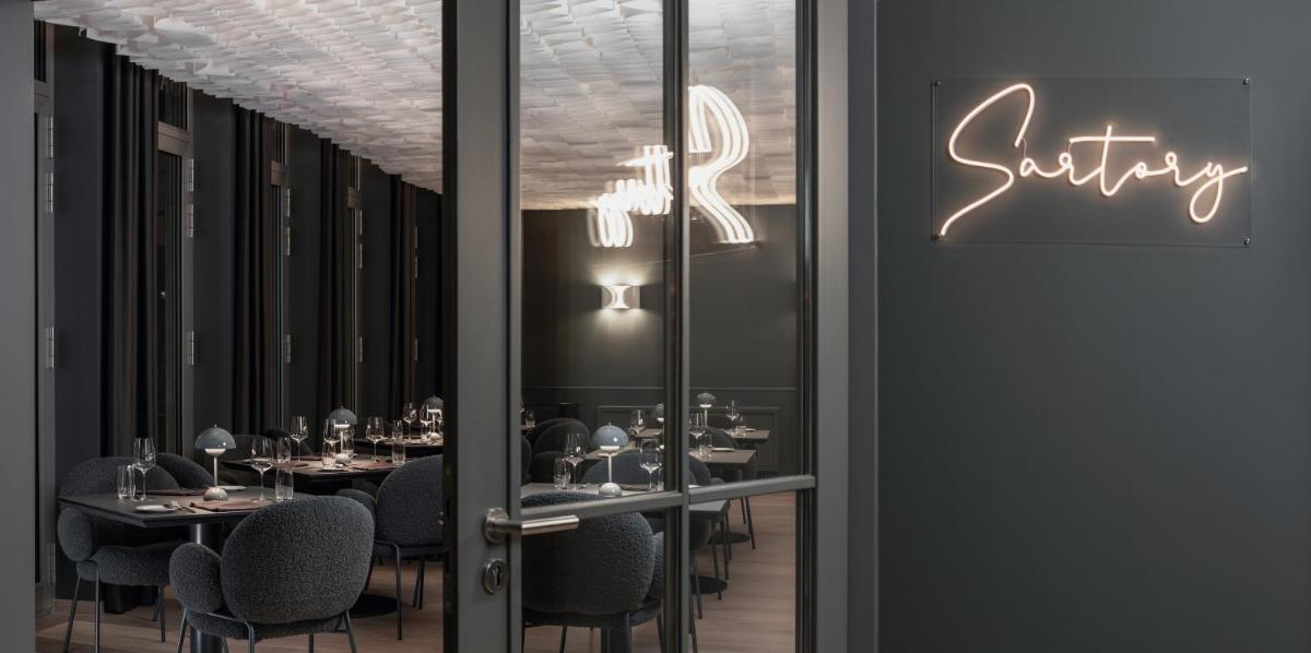 Ein Restaurant oder anderes Speiselokal in der Unterkunft Hotel Maximilian’s
