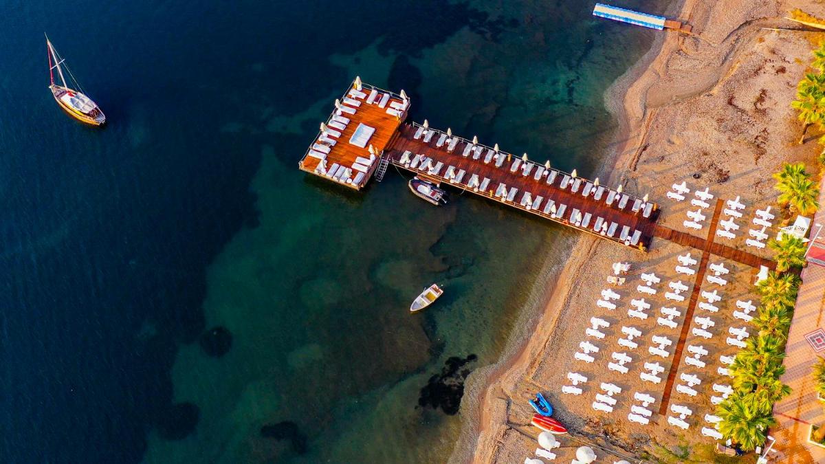 Cettia Beach Resort - Housity
