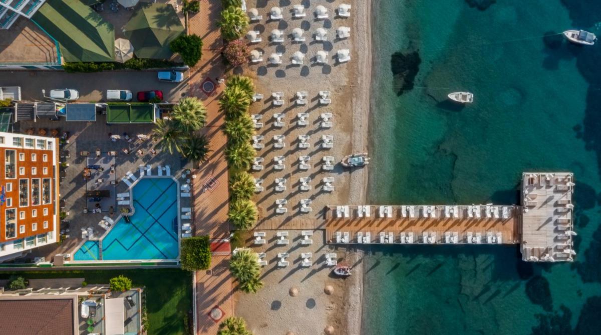 Cettia Beach Resort - Housity